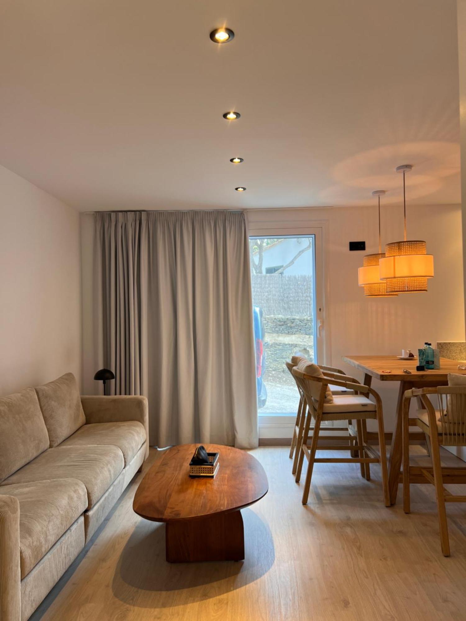 Canvas Apartments&Lofts กาดาเกส ภายนอก รูปภาพ